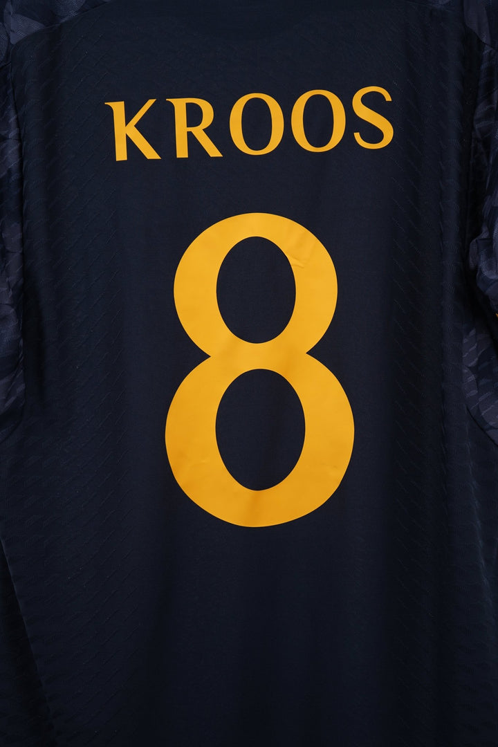 Real Madrid Visitante 2023 - 2024 8 Kroos - L (9/10) - The Football Room Mty