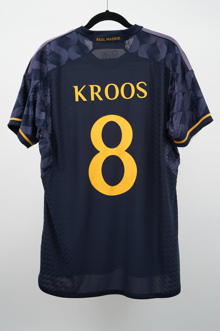 Real Madrid Visitante 2023 - 2024 8 Kroos - L (9/10) - The Football Room Mty