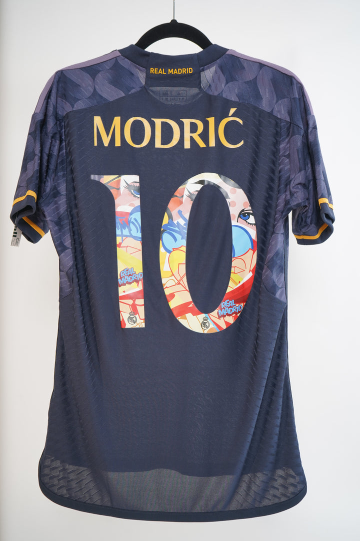 (Utileria) Real Madrid 2023-2024 #10 Modric - S (9/10)