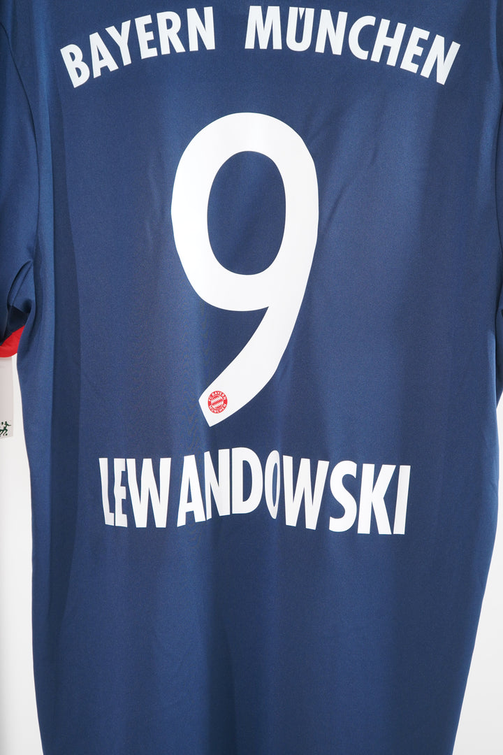 Bayern Munich 2017-2018 #9 Lewandowski - L (9/10)