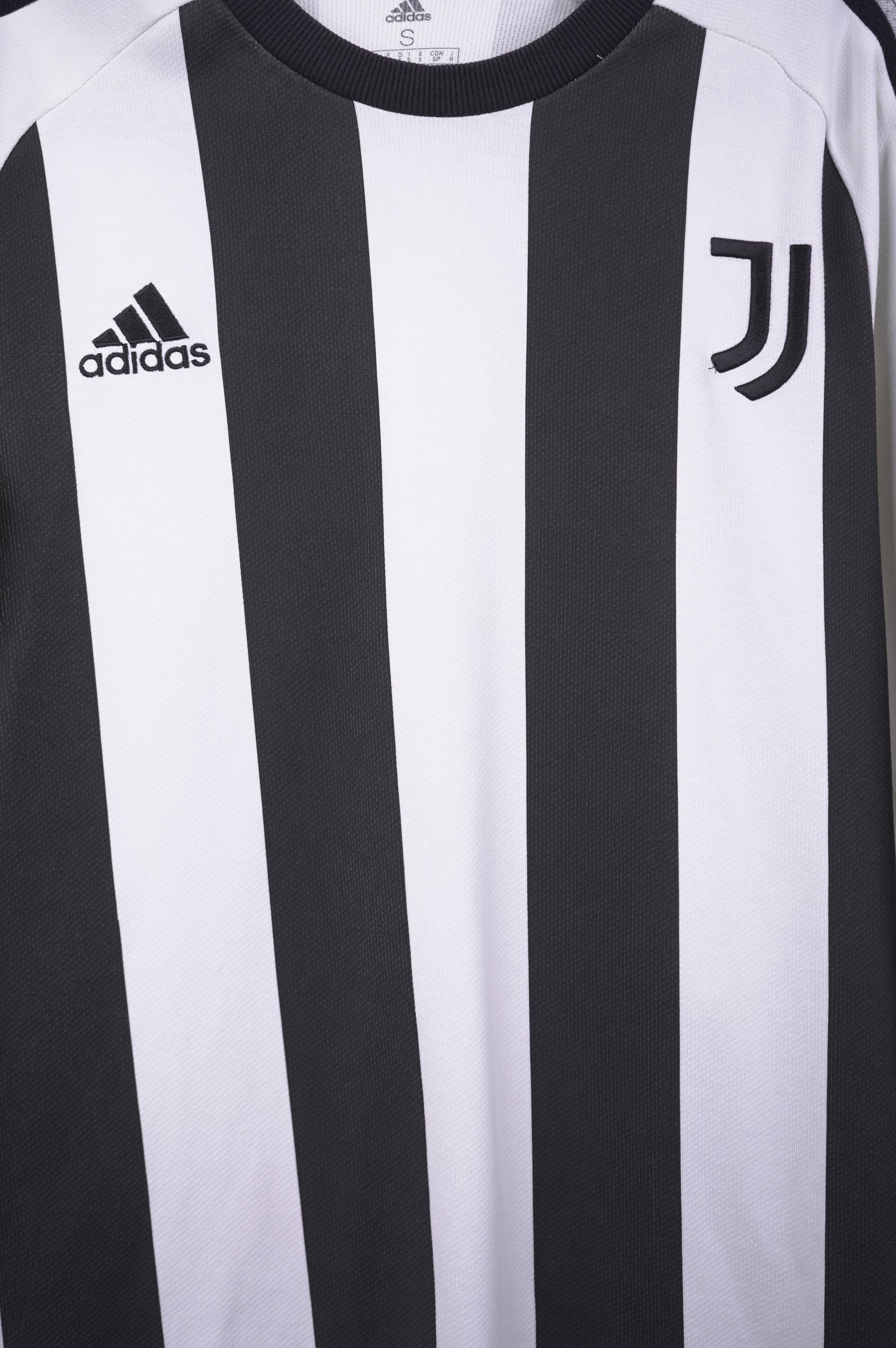 Juventus 2021-2022 adidas icon jersey